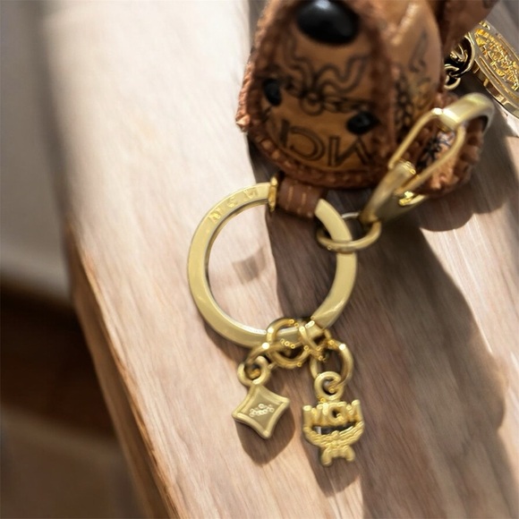 MCM PARK BEAR CHARM - Picture 4 of 5